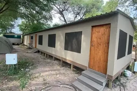 CL-Gal-Savuti staff dining 2